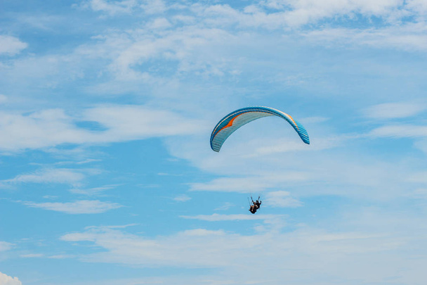 Paraglider flying sport, wing in blue sky - Fotoğraf, Görsel