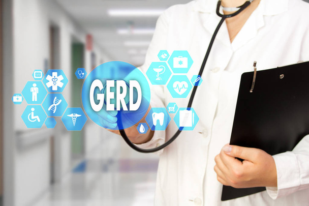 Lekarz medyczny stetoskop i słowo Gerd, choroba refluksowa  - Zdjęcie, obraz