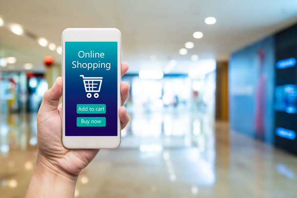 Smartphone-Online-Shopping in Frauenhand. Einkaufszentrum in Ba - Foto, Bild