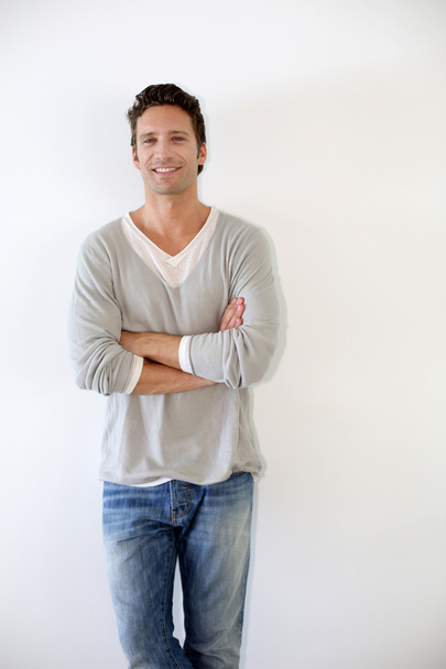 Guy standing on white background with arms crossed - Fotoğraf, Görsel