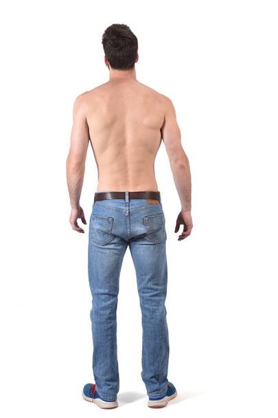 vista trasera de un hombre sin camisa en blanco
 - Foto, imagen