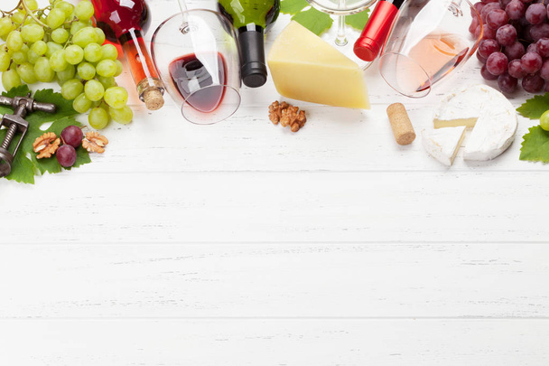wijn, druivenmost en kaas - Foto, afbeelding