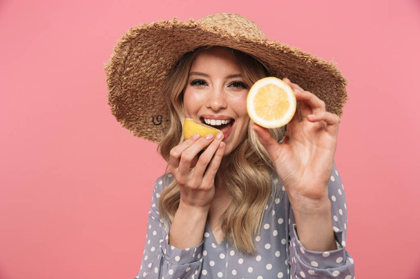 Beautiful young blonde woman wearing summer hat - Foto, Imagen