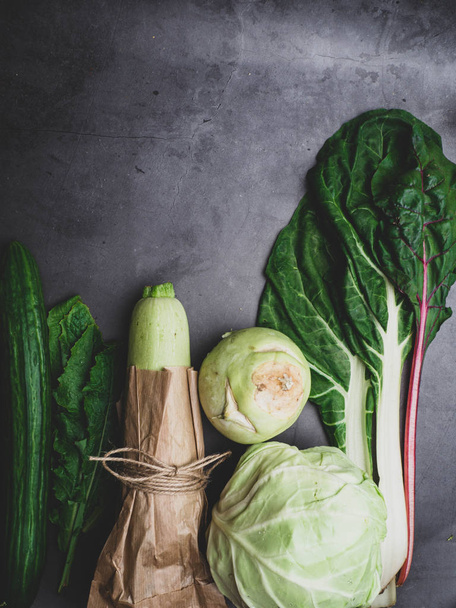 Вареники из зеленых овощей, листья Сбалансированный рацион питания. Органическое питание для здорового питания
 - Фото, изображение