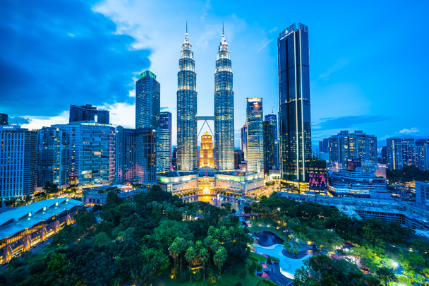Hermoso edificio de arquitectura exterior en la ciudad de Kuala Lumpur en
 - Foto, imagen