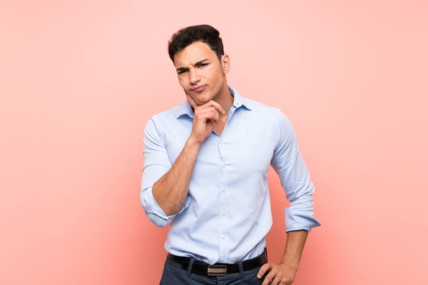 Handsome man over pink background Looking front - Фото, зображення