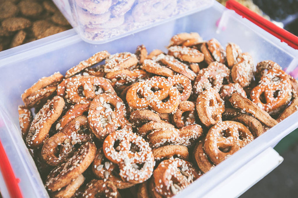 Mercatino dei pretzel fatti in casa piccola impresa
  - Foto, immagini