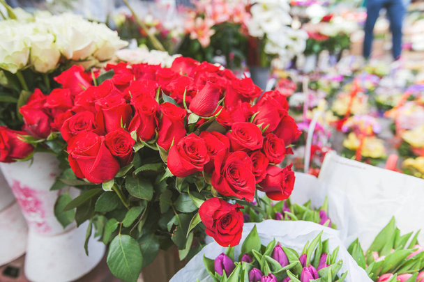 Hermoso ramo de rosas rojas
 - Foto, imagen