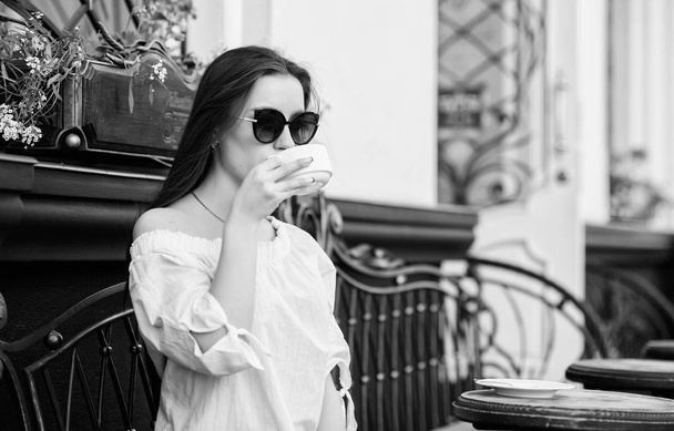 morning coffee. Waiting for date. stylish woman in glasses drink coffee. summer. Lucky to start the day here. Meeting in cafe. good morning. Breakfast time. girl relax in cafe. Business lunch - Foto, Bild