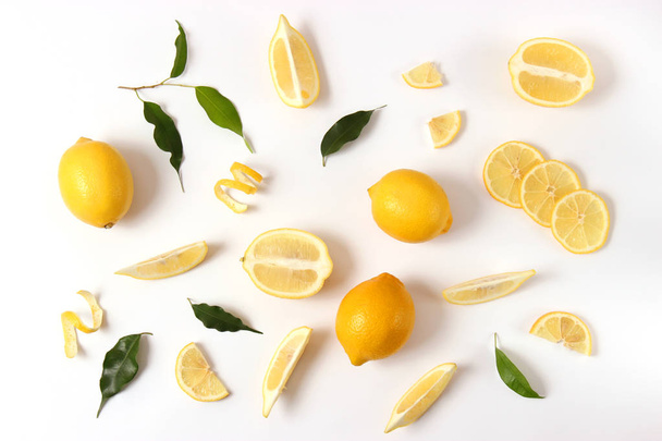 Los limones sobre la mesa
 - Foto, imagen
