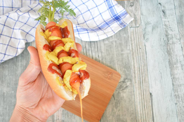 Zdravý hotdog z mrkve a hotdogového housku - Fotografie, Obrázek