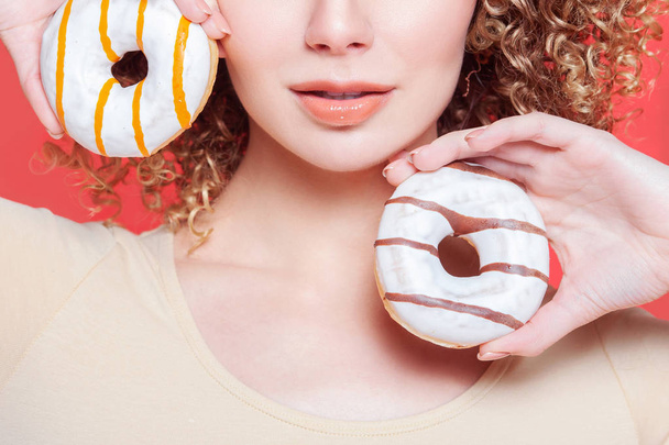 Beautiful young cheerful girl with donut in hand - Zdjęcie, obraz