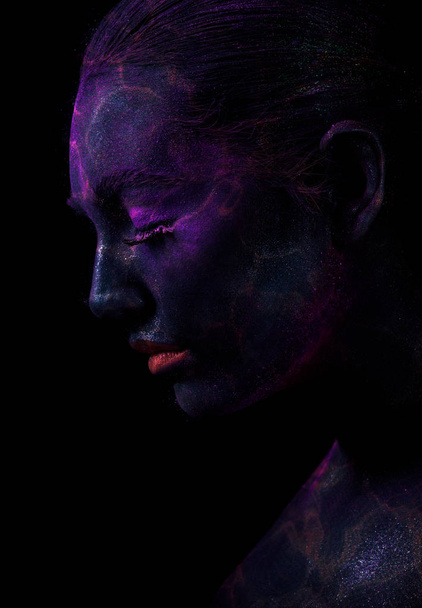 Woman with violet skin and closed eyes - Valokuva, kuva