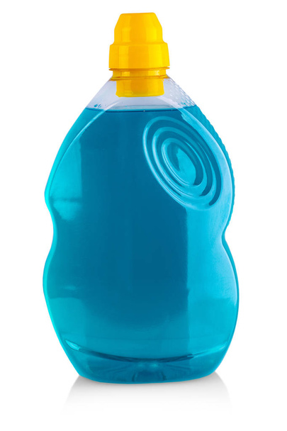 Ev temizlik ürünleri izole ile plastik şişe - Fotoğraf, Görsel