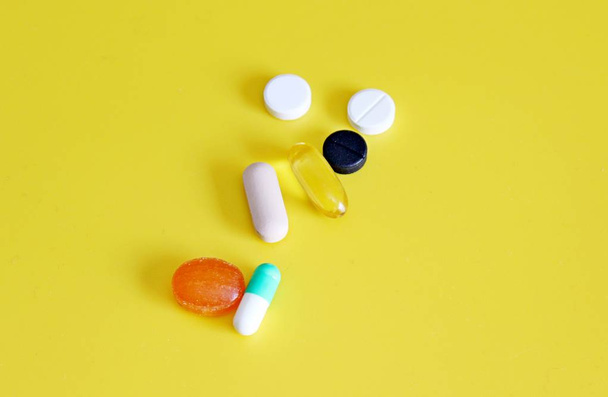 Pharmaceutical pills and vitamins - Фото, зображення