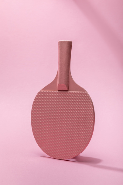 table tennis racket on pink background with copy space - Foto, Imagem