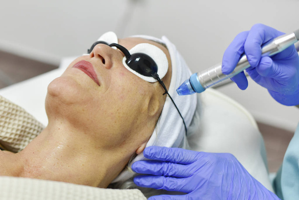 Woman receiving oxygen facial treatment - Фото, изображение