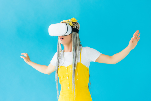 girl with dreadlocks in virtual reality headset Gesturing isolated on turquoise - Fotoğraf, Görsel