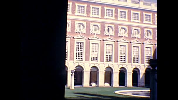 Archiv-Kreuzgang von Hampton Court - Filmmaterial, Video