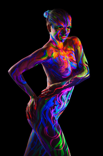 Portrait of naked brightly painted model - Zdjęcie, obraz