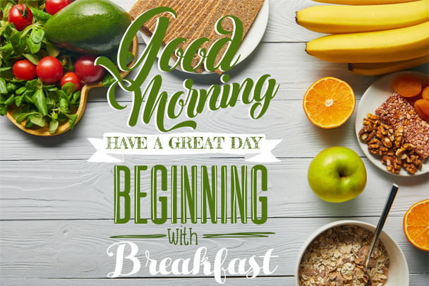 ylhäältä näkymä tuoreita hedelmiä, vihanneksia ja viljaa puinen valkoinen tausta hyvää huomenta, on suuri päivä alkaa aamiaisella kirjoituksella
 - Valokuva, kuva