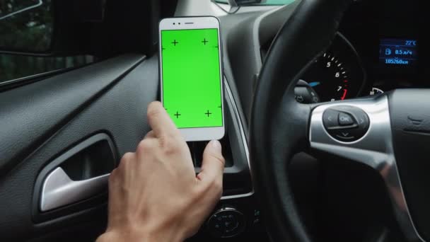Téléphone sur l'écran vert de tableau de bord de voiture - Séquence, vidéo