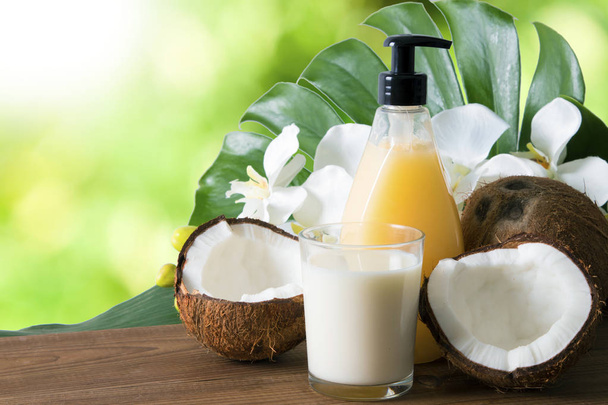 mleko kokosowe, kosmetyki i naturalne piękno - Zdjęcie, obraz