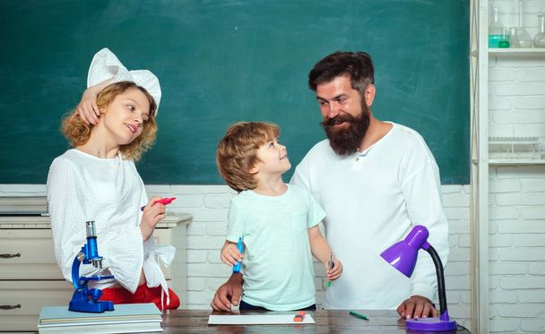 Nice family photo of little boy and his Parents. Back to school. Family day. Children Education and Pupils Education. Teachers day. Beginning of lessons. Kids at preschool. - Fotoğraf, Görsel