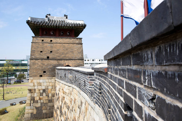 Suwon Hwaseong Fortress is a fortress wall during the Joseon Dynasty and is a World Heritage Site owned by Korea. - Valokuva, kuva