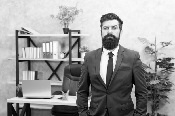 Office staff. HR director. HR management. HR job description. Head of human resources department. Man bearded serious office background. Provide consultation to management on strategic staffing plans - Foto, Imagen