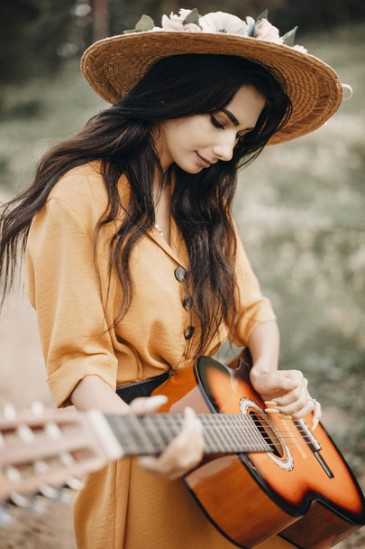 Portrait of a beautiful woman with dark long hair singing on a g - Photo, Image