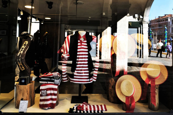 offizieller shop für gondolier in venedig, italien - Foto, Bild