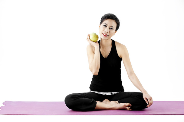 Asian woman eat apple - Foto, immagini