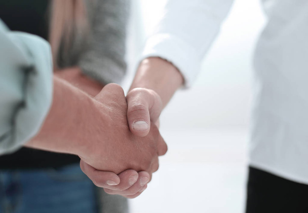 Close-up of business partners shaking hands in a meeting - Foto, imagen