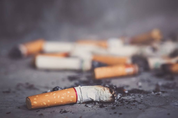 Zigaretten-Konzept für Raucherentwöhnung und gesunden Lebensstil oder Konzept der Nichtraucher-Kampagne. - Foto, Bild