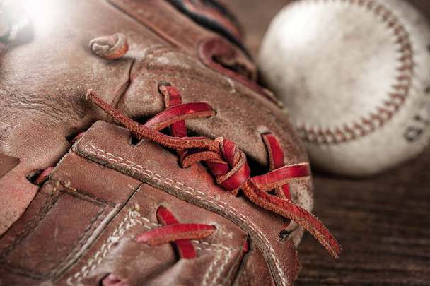 Baseball auf Holztisch - Foto, Bild