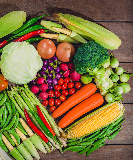 Fondo de alimentos frescos sabrosos y saludables verduras varis son o
 - Foto, imagen