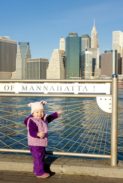 Маленькая девочка на Манхэттене
 - Фото, изображение