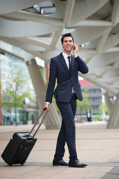 Молодий бізнесмен подорожує з сумкою
 - Фото, зображення