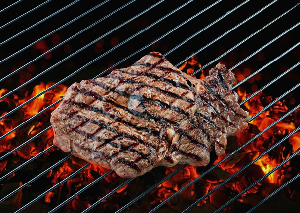 м'ясо яловичого стейка на грилі
 - Фото, зображення