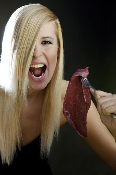 Femme à la viande crue
 - Photo, image