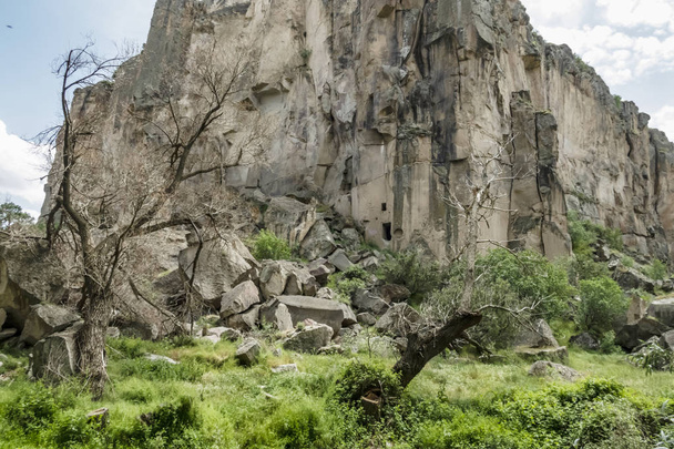 Ihlara, Aksaray, Turquia-30 de Maio 2019.O Vale de Ihlara (Mosteiro do Peristrema) ou Gorge de Ihlara é o vale mais famoso da Turquia para caminhadas. Vista verde da natureza do vale de Ihlara
 - Foto, Imagem