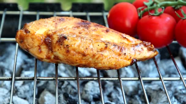 vaření kuřecích prsíků grilovaných - Záběry, video