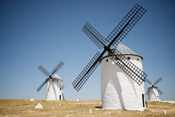 Les moulins de Don Quichotte
. - Photo, image