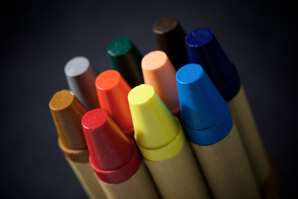 Lápices de cera de colores
 - Foto, Imagen