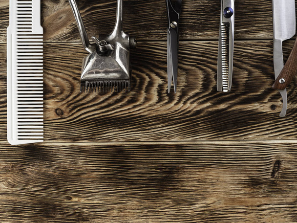 ferramentas de barbeiro em fundo de madeira - Foto, Imagem