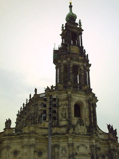 Dresdenin vanhankaupungin histoirinen keskusta pilvisenä päivänä
 - Valokuva, kuva