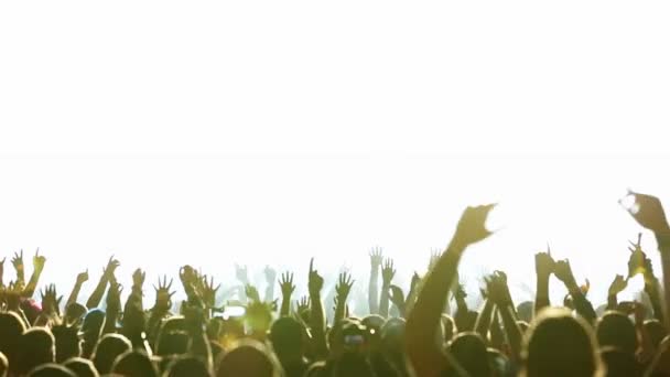 Konser kalabalıkta dans (gerçek) çok parlak ışıklar - Video, Çekim