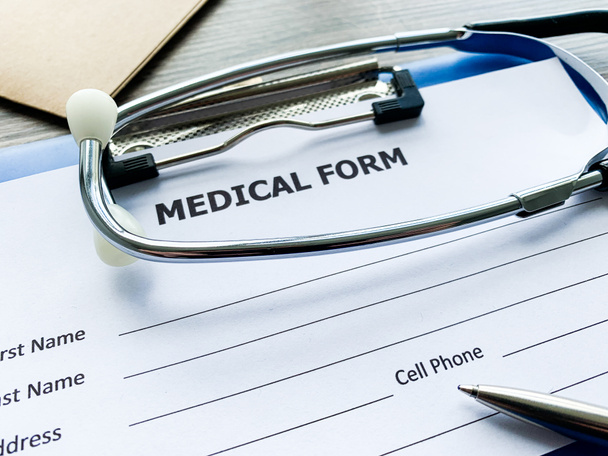 Formulário médico com dados do paciente na mesa dos médicos
 - Foto, Imagem