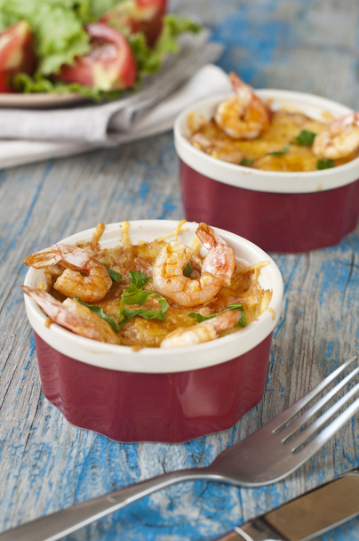 Julienne with cheese and shrimps - Foto, immagini